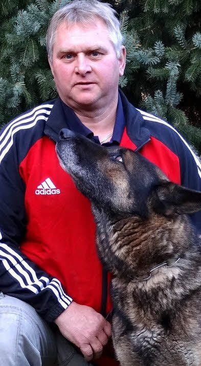 Der Deutsche Schäferhund Dino vom Mörfelder Land und sein Besitzer Peter Hübner