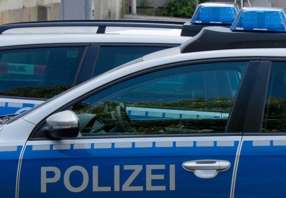 Ein bislang unbekannter Täter hat am Donnerstag eine Spielothek in Wernigerode überfallen und mehrere hundert Euro erbeutet.