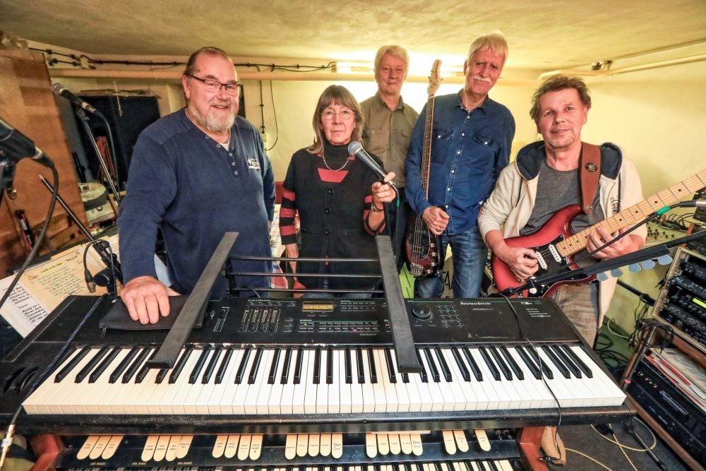 Gerhard Kniep, Veronika und Rainer Schmidt, Jürgen Kutschmann und Frank Schönemann, Angela Richly (fehlt) im Probenraum