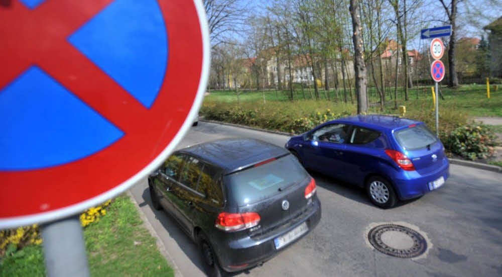 Wen schert noch um ein absolutes Halteverbot, wenn im Stadtgebiet kaum noch kontrolliert wird?