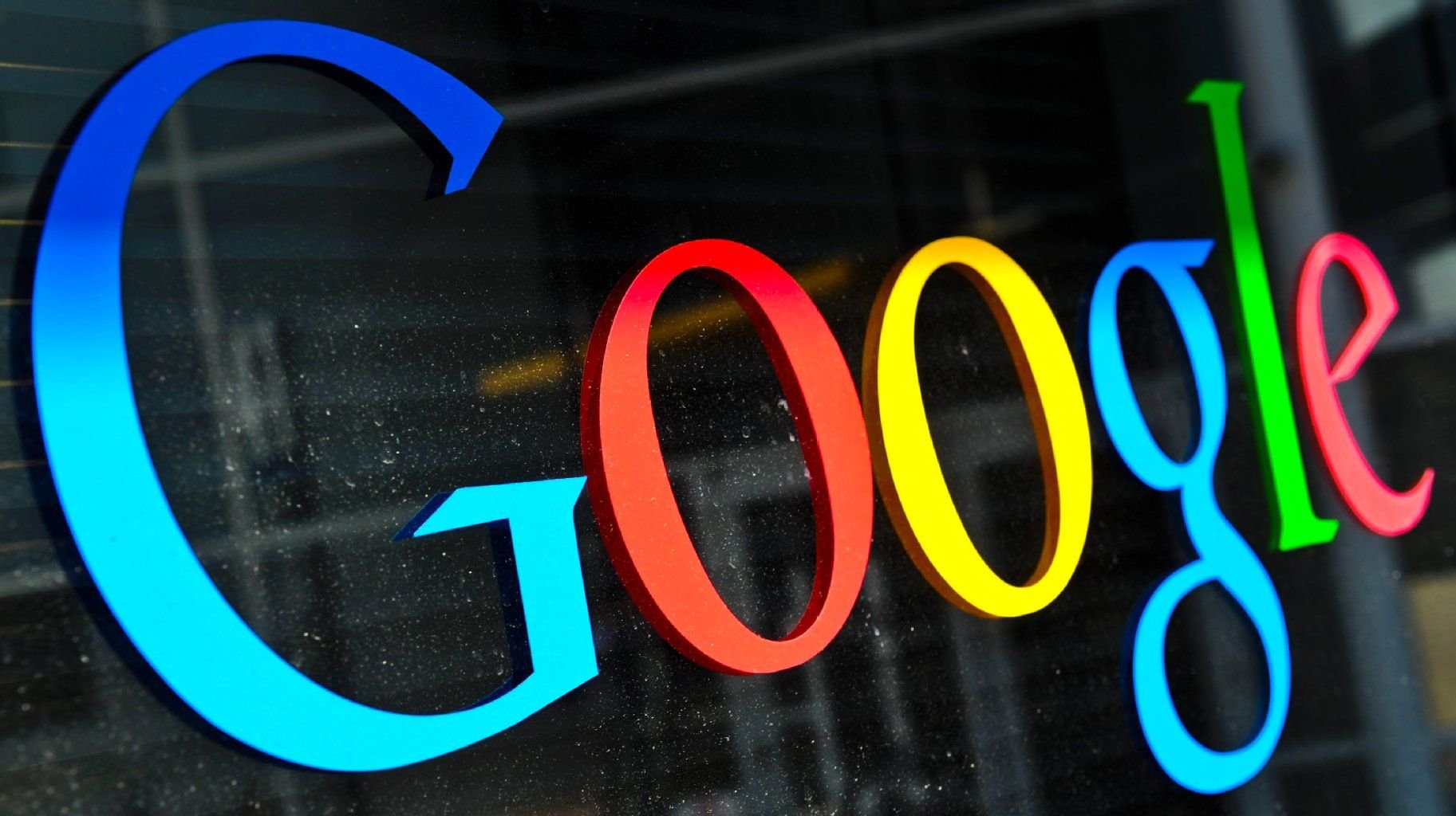 Das Logo des Internet Konzerns Google fotografiert am 20.05.2013 auf dem Google Campus im Silicon Valley.