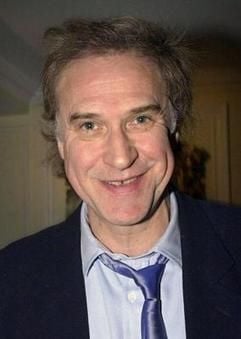 Der Leadsänger der britischen Rockband The Kinks, Ray Davies, ist zusammen mit einer Begleiterin in den USA von Straßenräubern überfallen und angeschossen worden. (Foto: dpa)