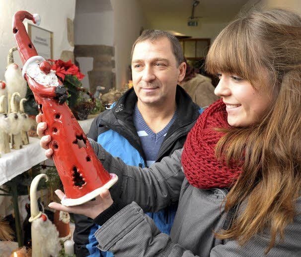 Volksfeststimmung auf der Saalebrücke, kuschelige Atmosphäre hinter alten Gemäuern, buntes Markttreiben und Programm - das ist Bernburgs Klosterweihnacht. Am Wochenende hat sie zum zehnten Mal stattgefunden.