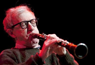 Woody Allen spielt bei einem Konzert in Budapest Klarinette. (FOTO: DPA)