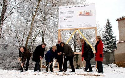 In Bad Bibra, wo rund 2100 Menschen leben, wurde fand im Dezember 2008 der erste Spatenstich für ein neues Landambulatorium statt. (FOTO: WISSENBACH)