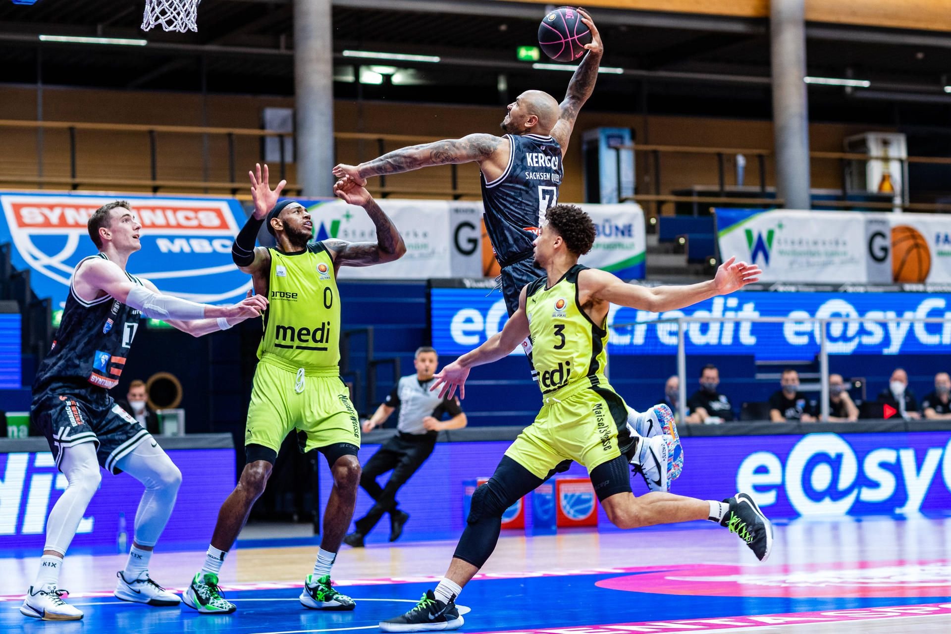 Beim Heimspiel in Weißenfels konnten sich die Basketballer von Syntainics MBC souverän gegen medi Bayreuth durchsetzen.