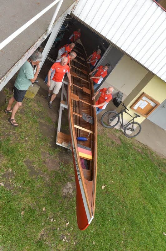 Endlich ist das Boot „Stadt Aken“ wieder beim Kanuclub angekommen.