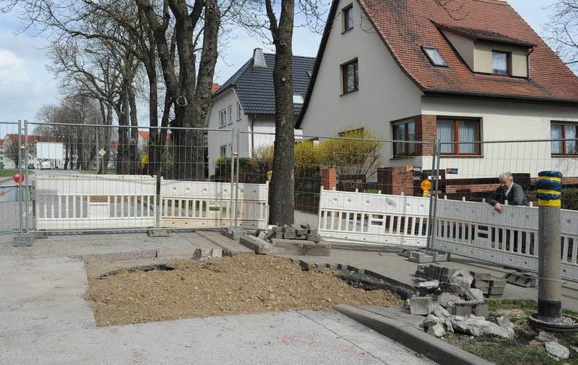 Die Baustelle in der Ascherslebener Straße. Das Loch ist verfüllt.