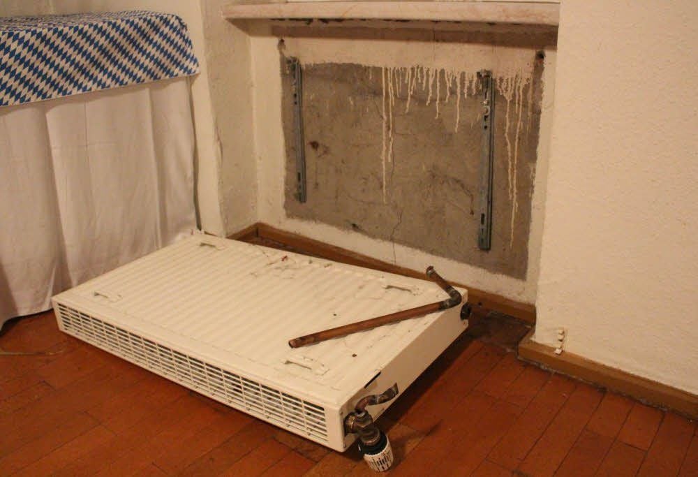 Heizungen wurden von der Wand gerissen und die Rohre zum Teil abgesägt.