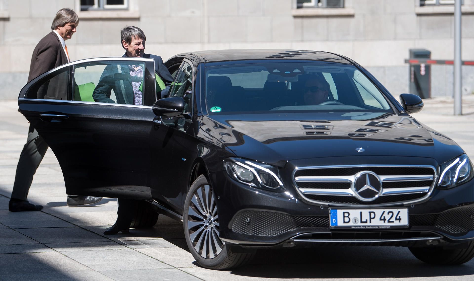 Bundesumweltministerin Barbara Hendricks hat dem umweltfreundlichsten Dienstwagen.