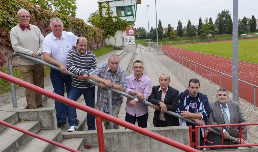 Sieben Trainer und der Präsident - zur 110-Jahr-Feier des CFC Germania 03 waren sie am Montag alle gekommen. Von links nach rechts: Günther Rebhan, Hartmut Preska, Jörg Kapuschinski, Werner Kaiser, Henry Schachner, Peter Franczak, Jens Pabst und Ronald Maaß.