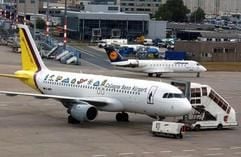 Im hart umkämpften Billigfliegermarkt will dieLufthansa-Beteiligung Germanwings nun mit einem Vielfliegerprogrammund einer eigenen Kreditkarte gegen die Konkurrenz punkten. (Foto: dpa)