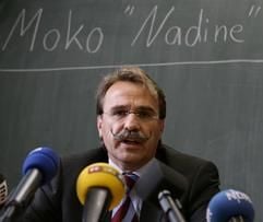 Der Leiter der Kriminalinspektion in Gifhorn, Jürgen Schmidt, spricht während einer Pressekonferenz in Gifhorn zu den Medienvertretern.(Foto: dpa)