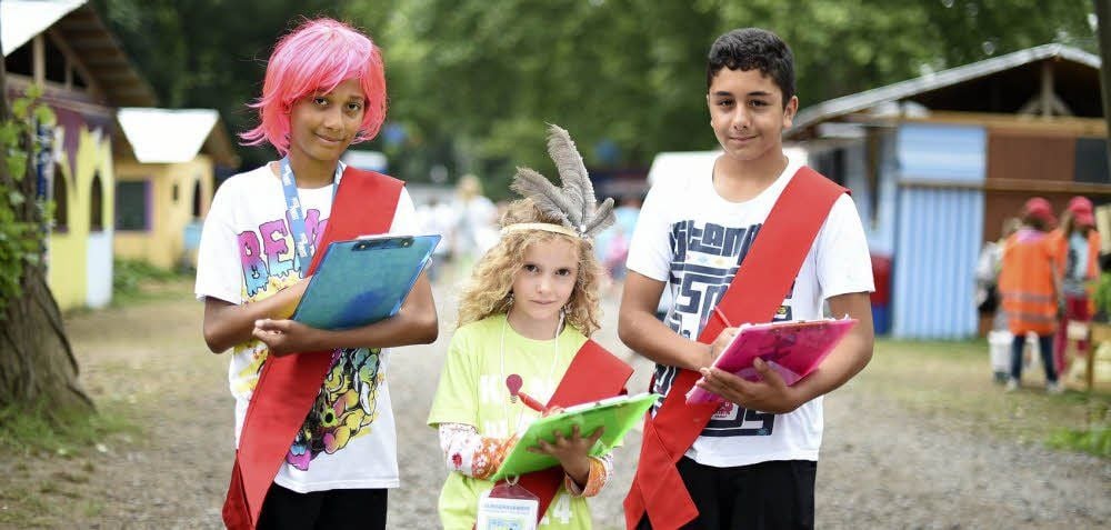 Bürgermeisterin mit Stadträten in der Kinderstadt
