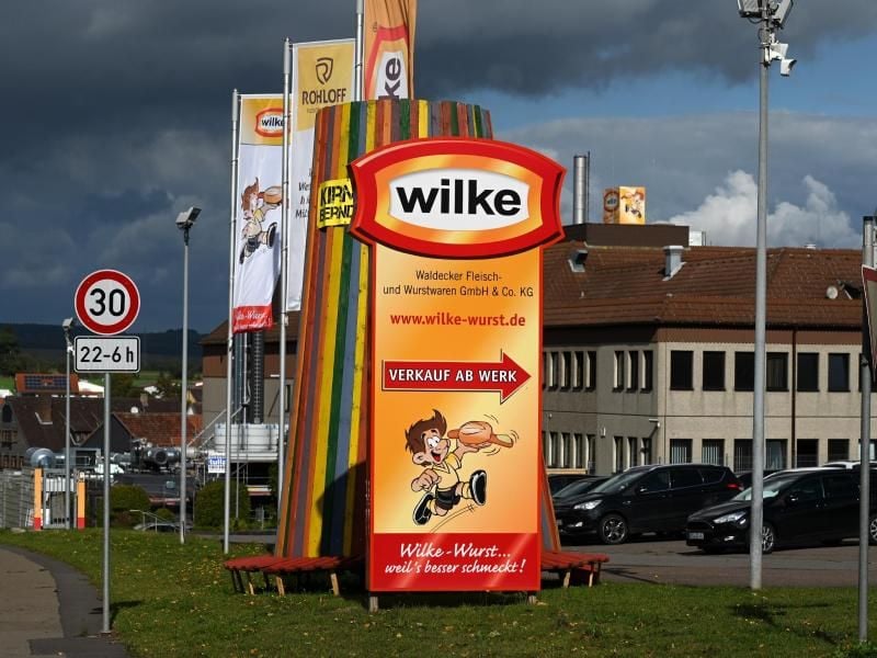 Blick auf die Produktionsgebäude des Fleischherstellers Wilke Wurstwaren. Foto: Uwe Zucchi/dpa/Archiv