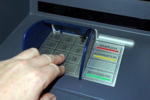Geldautomat mit Sichtblende