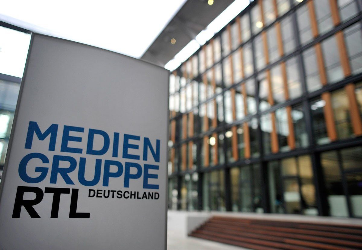 Der Eingangsbereich des Gebäudes der RTL Mediengruppe in Köln