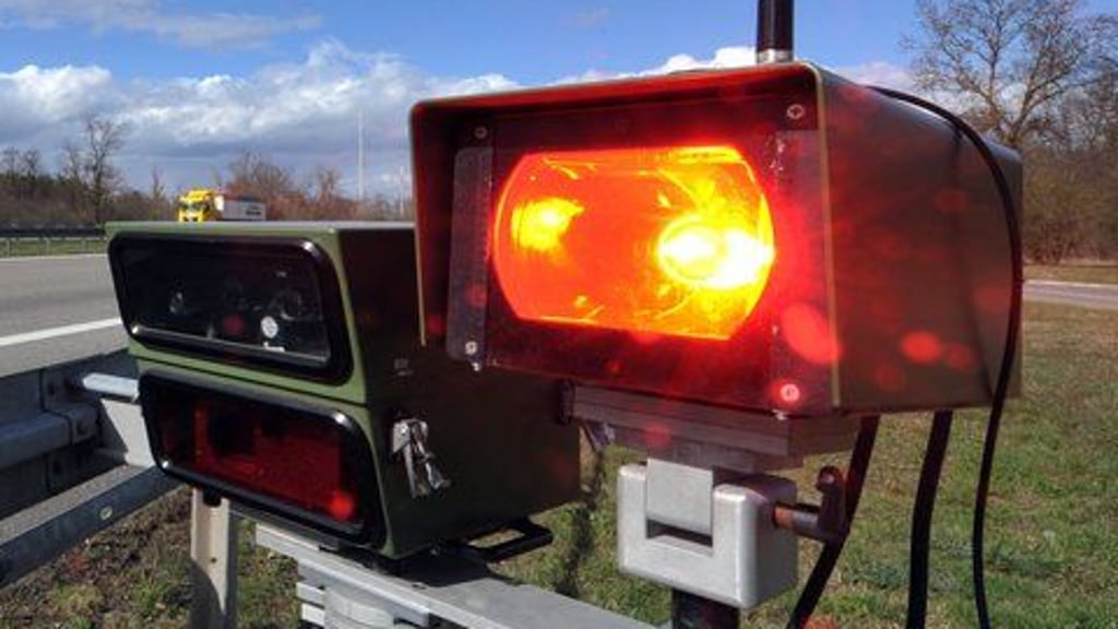 Mit 170 km/h war ein Autofahrer auf der B188 bei Gardelegen unterwegs. Erlaubt sind dort aber nur 100 km/h.