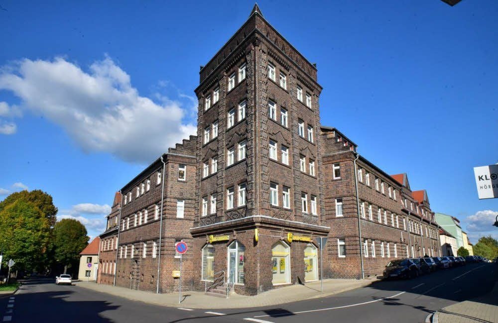 Eckhaus Hohenmölsen; Erbaut: 1927; Architekt: Fritz Doelling; Etagen (Ecke): 5; Stil: Backsteinexpressionismus