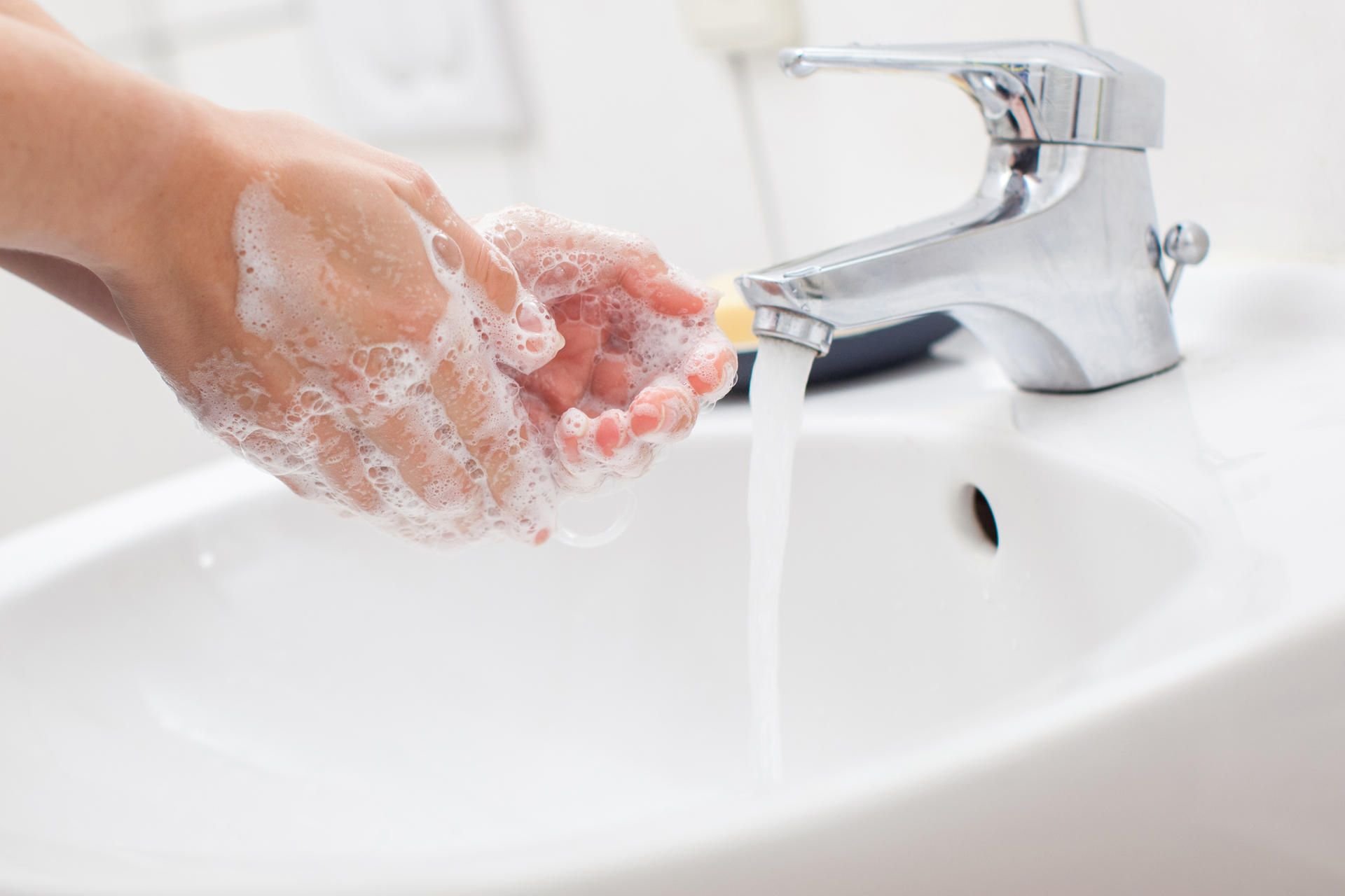 Flüssig oder am Stück: In welcher Form ist Seife nachhaltiger und hygienischer?