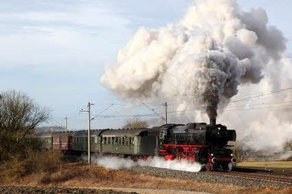 Ab Weimar wird der Sonderzug von einer Dampflok bis nach Würzburg gezogen.