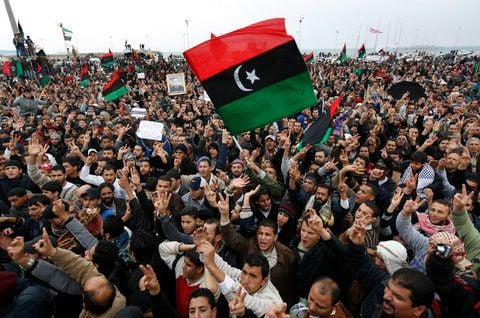Mehrere tausend Männer haben sich nach dem Freitagsgebet in Benghasi zu einer Demonstration gegen den lybischen Staatschef Muammar al-Gaddafi versammelt
