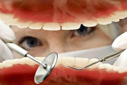 Die Krankenkasse Barmer GEK und die Zahnärzte in Sachsen-Anhalt wollen die zahnmedizinische Frühprävention ausweiten.