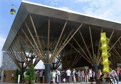 Der kolumbianische Bambuspavillon des Architekten Simón Vélez auf dem Expo-Gelände in Hannover. (FOTO: DPA)