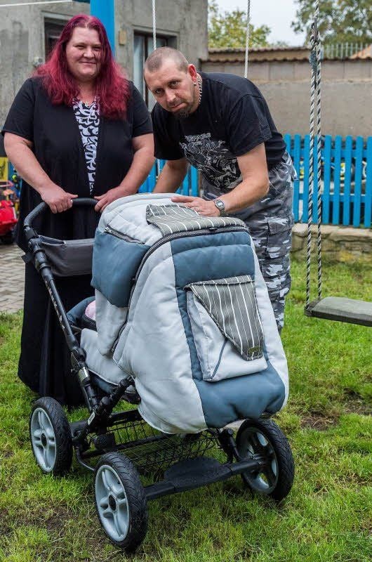 Susanne und Heiko Stieler können sich nun endlich sorgenfrei um ihre Enkelin Amelie-Sophie als Pflegeeltern kümmern.