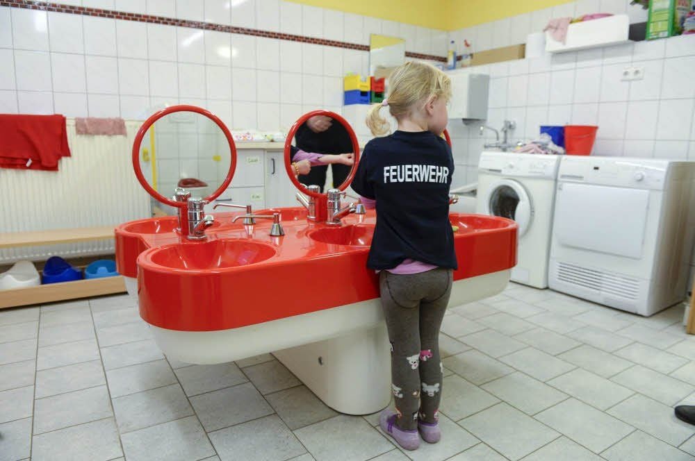 Während ihre Mutter lernt, wie man Großeinsätze organisiert, verbringt Emma-Isabella ihre Zeit in der Kita Wichtelwald. „Obwohl sie nur zu Gast ist, hat Emma sich schnell hier eingelebt“, sagt Kita-Leiterin Uta Kunze.