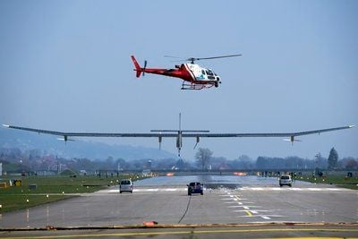 Das Solarflugzeug «Solar Impulse» hat am Mittwoch seinen ersten Testflug erfolgreich absolviert. (FOTO: DPA)