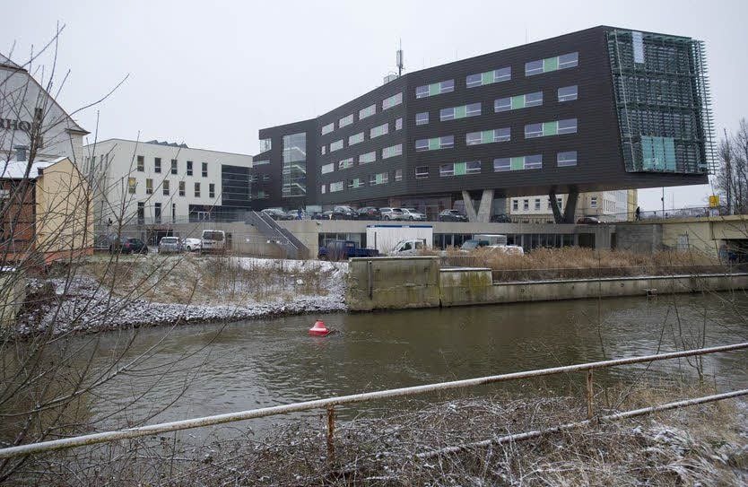 Hochwassergefährdet: Das Multimediazentrum an der Saale.