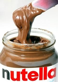 Genau 40 Jahre ist es her, als nutella zum Siegeszug um die Welt ansetzte. Schätzungen zufolge gibt es heute weltweit über 40 Millionen Fans der Frühstückscreme, darunter Sportler wie Boris Becker und Martina Ertl, die schon vor Jahren für nutella warben. (Foto: dpa)