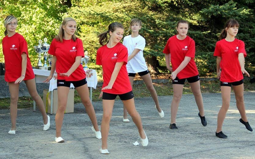 Mitglieder des NCC zeigten beim Kultur- und Sportfest in Nienburg ihr tänzerisches Können.
