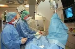Behandlung eines Patienten mit akutem Herzinfarkt (Archivbild). In Sachsen-Anhalt istdie Gefahr, an einer Herzkrankheit zu sterben,um 17 Prozent höher als im Bundesdurchschnitt.(Foto: dpa)
