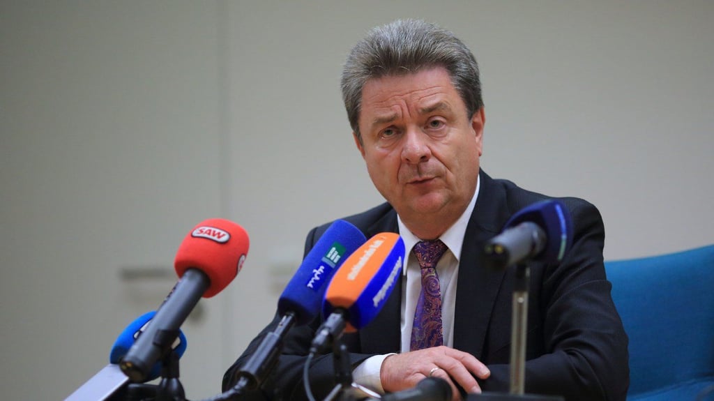 Magdeburgs Oberbürgermeister Lutz Trümper will das Ende der Bundes-Notbremse bekanntgeben.