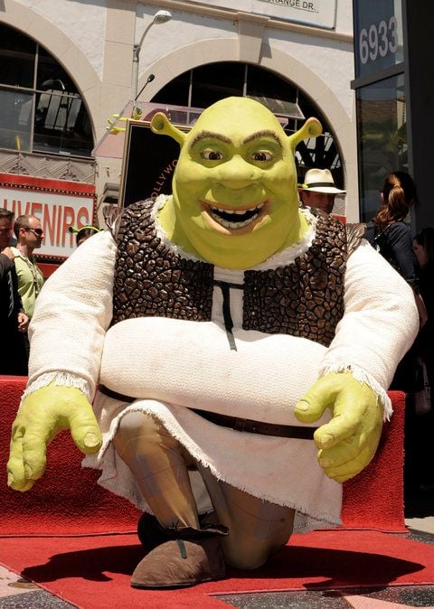 Eine Shrek-Figur posiert auf dem Hollywood Walk of Fame. (FOTO: DPA)