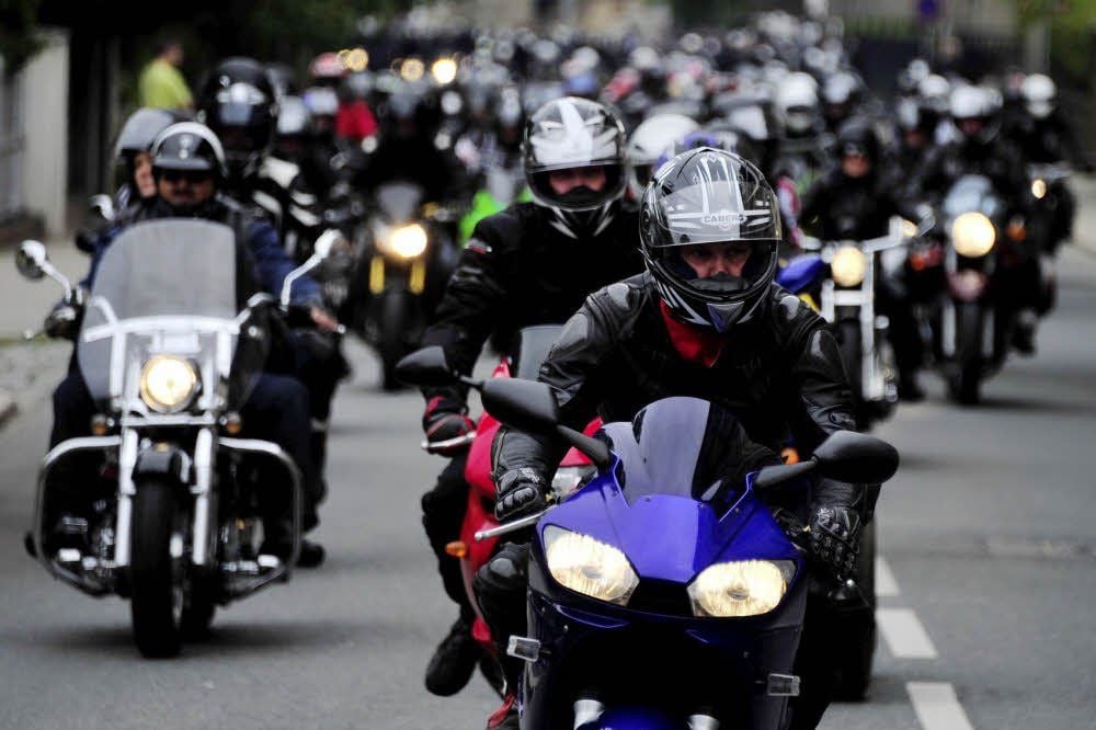 An der Ausfahrt am Samstag fuhren tausend Bikerfreunde durch Zeitz, Grana, Osterfeld und Theißen. Die Zuschauer waren begeistert.