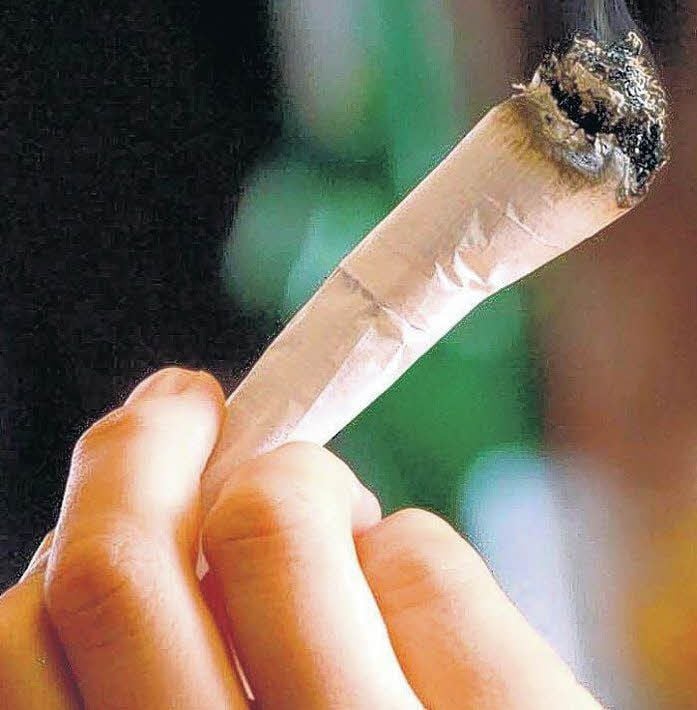 Immer mehr Schüler rauchen Joints in der Schule.