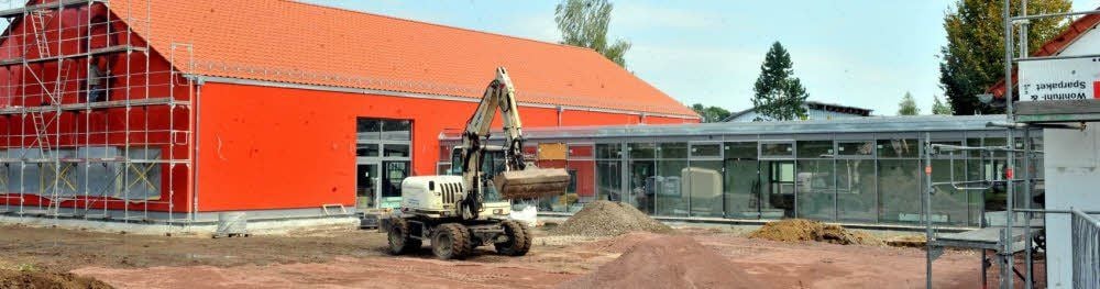 Großzügige Architektur, moderne Farben, behindertengerechte Bedingungen - all das vereint das neue Schulzentrum in Nauendorf.