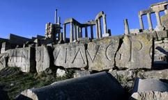 Der kulturelle Höhepunkt der Rundreise durch den Nordwesten - die Ruinen von Dougga bei Teboursouk gelten als die am besten erhaltenen Überreste Nordafrikas aus römischer Zeit. (Foto: dpa)