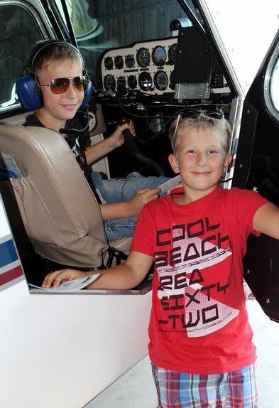 Leon Hilse (li.) und Tom Niederschuh als „Pilotennachwuchs“