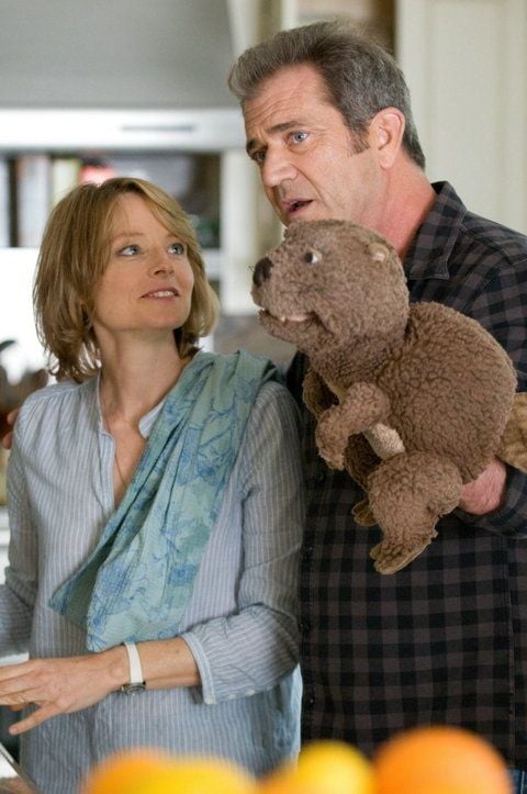 Jodie Foster und ihr Star Mel Gibson, der in ihrer vierten Regiearbeit einen Familienvater spielt, der über eine Biber-Handpuppe mit der Außenwelt kommuniziert. (FOTO: DPA)