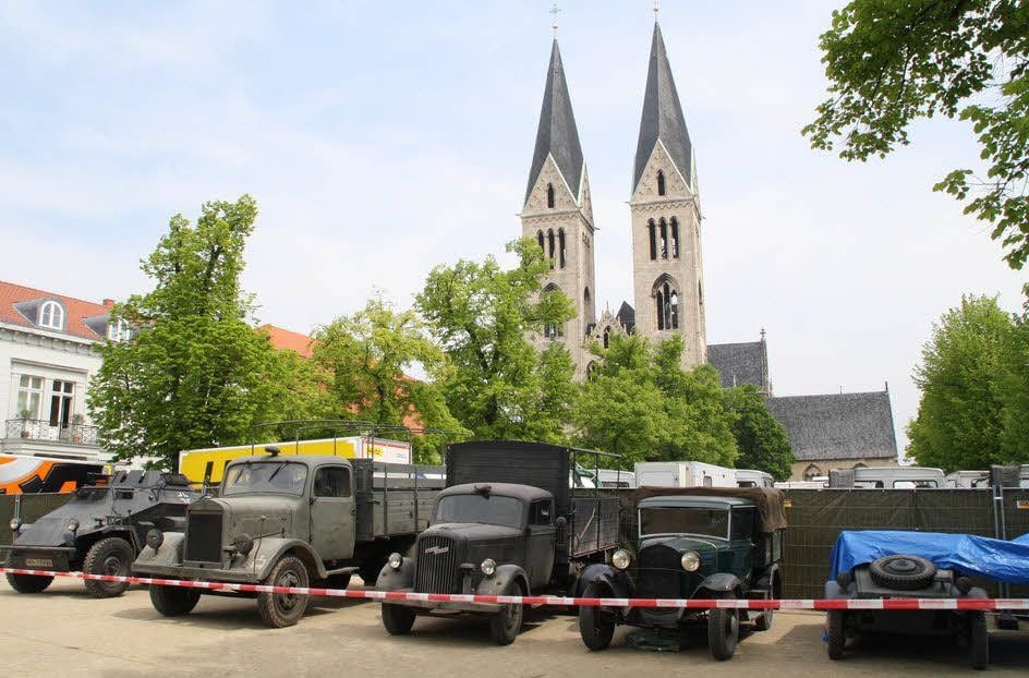 Der Hollywoodstar George Clooney filmte mit seinem Team am Freitagabend in Halberstadt. Dafür wurde auch dieses Equipment benötigt.