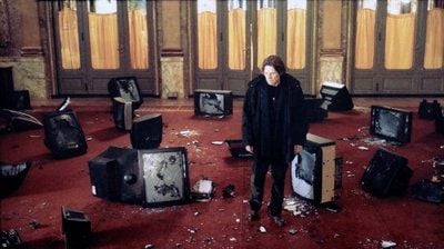 Das Handout zeigt eine Szene mit Willem Dafoe als «A.» aus dem Film «The Dust of Time». (FOTO: DPA)