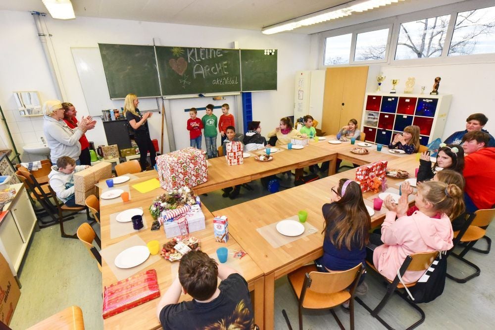 Vorweihnachtliches Beisammensein mit kleinen Geschenken im Kreativraum