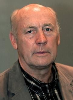 Das NOK-Mitglied Willi Holdorf, aufgenommen am 17.10.2002 in Frankfurt am Main. Er feiert am Donnerstag (17.02.2005) seinen 65 Geburtstag. Eine Geburtstagsparty ist in Achterwehr, einer kleinen Ortschaft zwischen Kiel und Rendsburg, nicht geplant. «Seit ich 40 bin, mache ich die großen Sausen nur bei einer Null. Also vielleicht in fünf Jahren wieder». (Foto: dpa)