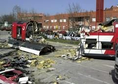 Einer der Eisenbahnwaggons, der bei den Anschlägen auf dem Bahnhof El Pozo in Madrid völlig zerstört wurde. (Foto: dpa)