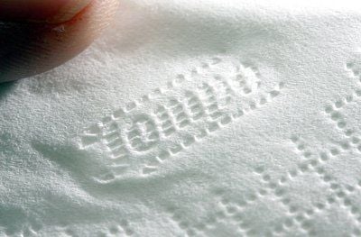Das Logo «Tempo» ist auf einem Papiertaschentuch in Düsseldorf angebracht. (FOTO: DPA)