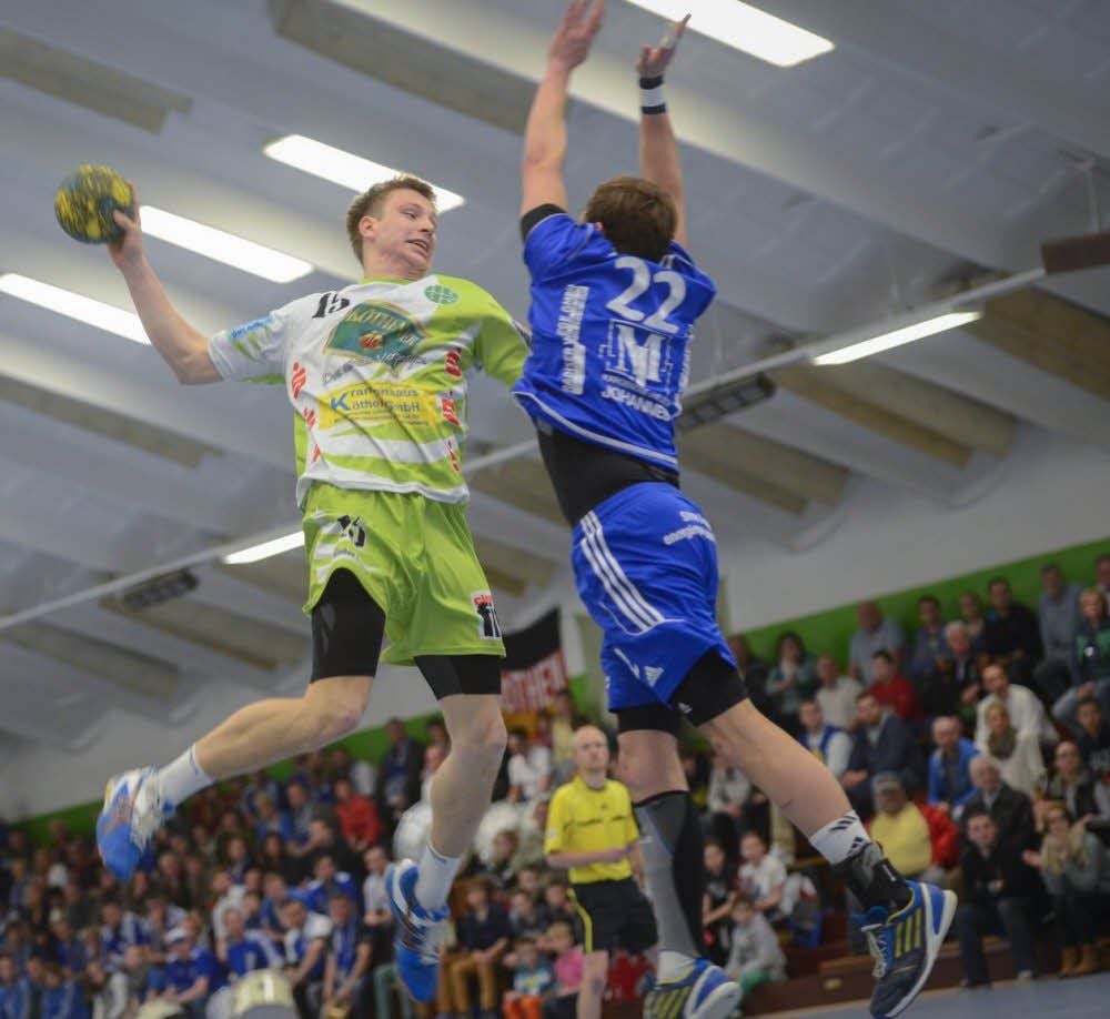 Köthens Rückraumspieler Martin Lux (am Ball) hatte eine gute Wurfquote, traf sechsmal.